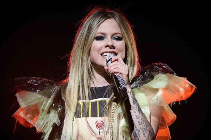 Chord dan Lirik Lagu 'Wish You Were Here' Milik Avril Lavigne