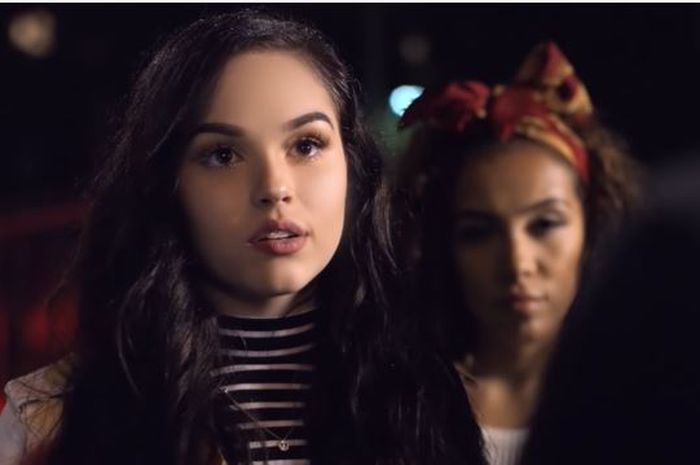 Lirik Lagu & Terjemahan Indonesia 'Pretty Girl' By Maggie Lindemann