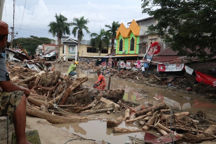 Korban Banjir Bandang Luwu Utara 38 Meninggal Dunia Dan 10 Hilang ...