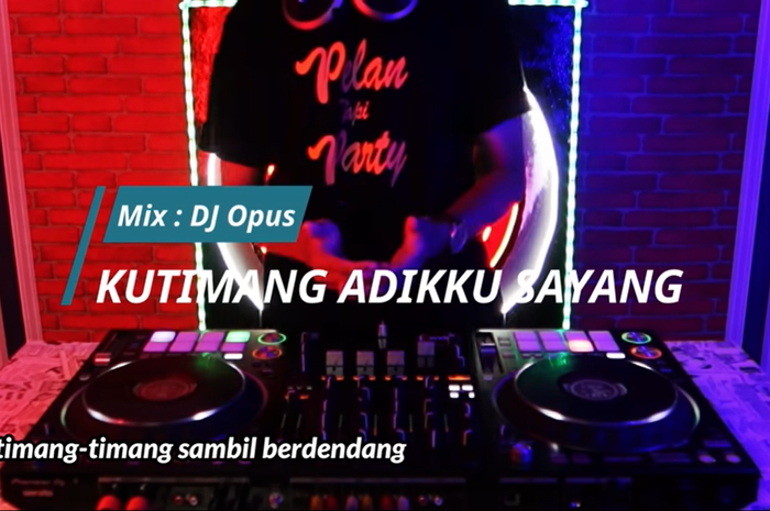 Lirik Lagu 'Janganlah Bersedih Dunia Kan Menangis', Kutimang Adikku