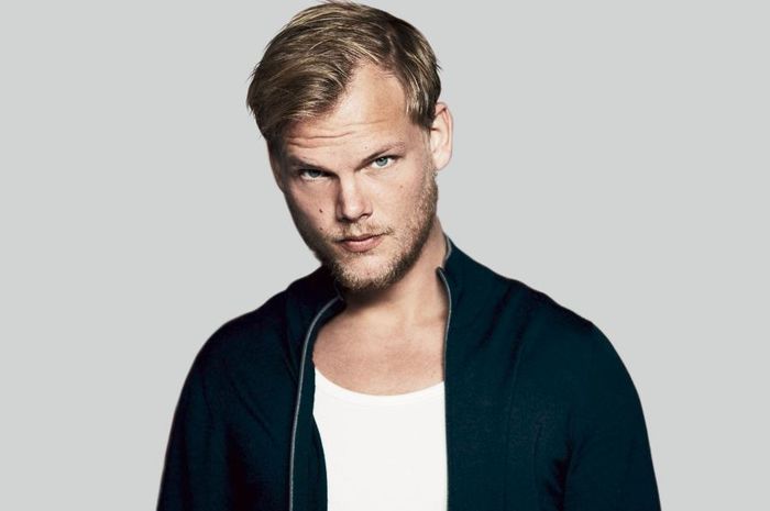 Lirik Lagu dan Terjemahan 'Without You' – Avicii feat. Sandro Cavazza