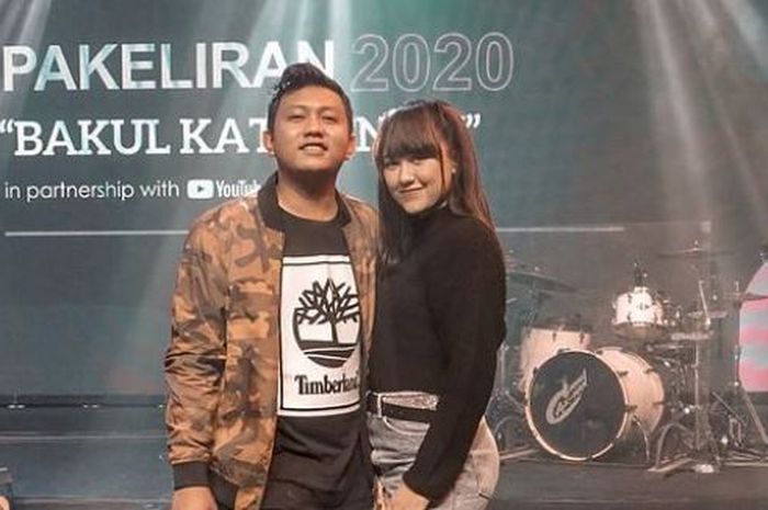 Lirik Lagu Aku Ikhlas Denny Caknan Ft Happy Asmara Yowis Rapopo Rasah Digetuni Sonora Id