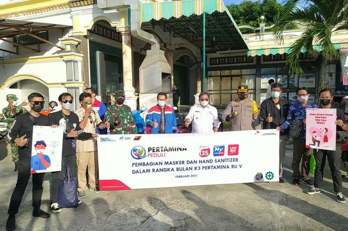 Pertamina RU V Balikpapan & Wartawan Balikpapan Bagi-Bagi Paket Masker ...