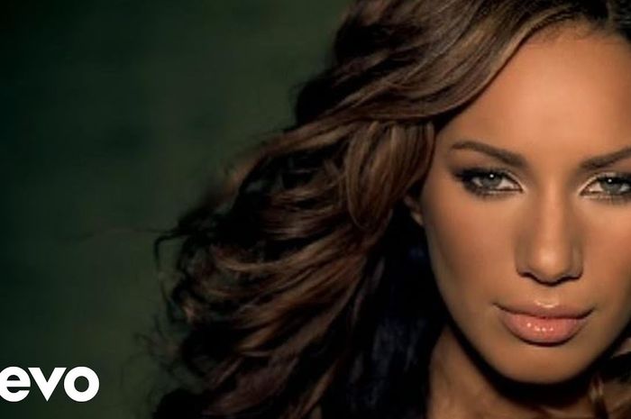Lirik Lagu dan Terjemahan 'Bleeding Love' milik Leona Lewis - Sonora.id