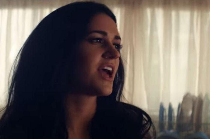 Lirik Lagu dan Chord ‘I Think I’m In Love’ Kat Dahlia