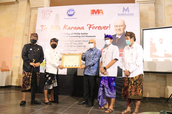 Wakil Gubernur Bali Prof Tjokorda Oka Artha Ardana Sukawati (Cok Ace) dan Menteri Pariwisata dan Ekonomi Kreatif RI Sandiaga Uno hadiri acara ulang tahun ke-90 Bapak Marketing Modern Philip Kotler 