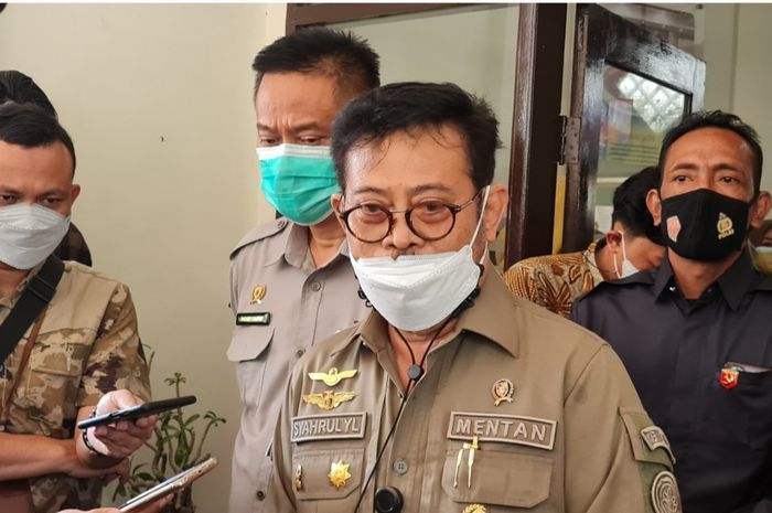 Menteri Pertanian RI, Syahrul Yasin Limpo ditemui wartawan usai memberi arahan jajaran Dinas Ketahanan Pangan Sulsel di Makassar