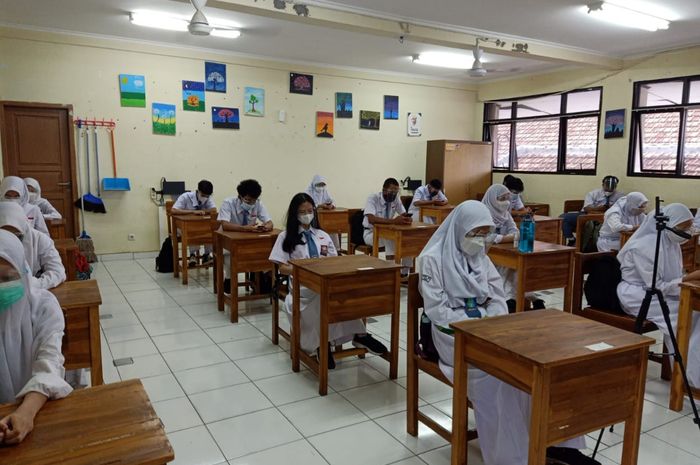 Suasana Belajar PTM Terbatas hari pertama di SMAN 25 Jakarta