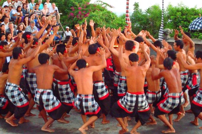 Pernah Nonton Tari Kecak Di Bali Ini Asal Usul Dan Makna Yang Dikandungnya Sonora Id