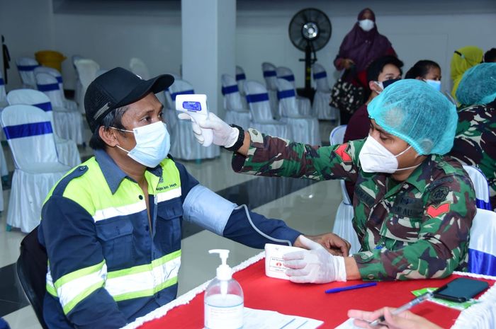 Sejumlah Pusat Kesehatan Masyarakat (Puskesmas) di Kabupaten Berau, menerima bantuan 4.000 dosis vaksin Covid-19 dari TNI Angkatan Udara. 