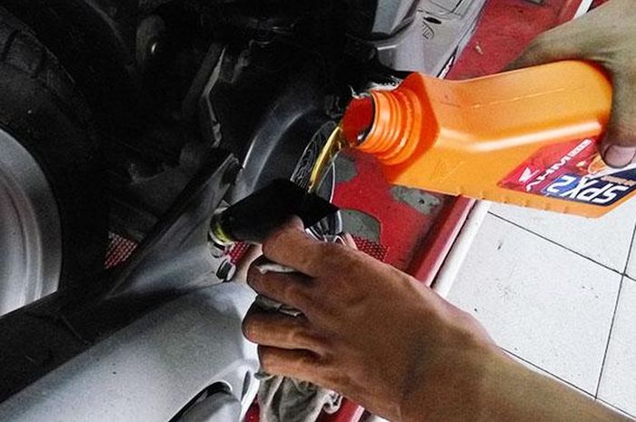 Jangka Waktu Terbaik Untuk Ganti Oli Motor Menurut Pakar Otomotif ...