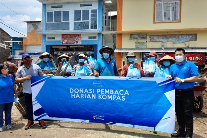 Bantu Warga Terdampak Pandemi Dan Rob Di Semarang, Yayasan Dana ...