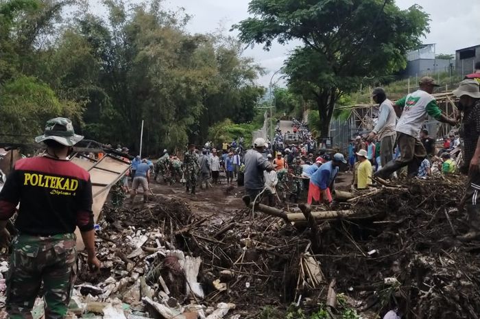 BNPB : Korban Meninggal Dunia Banjir Bandang Kota Batu Bertambah ...