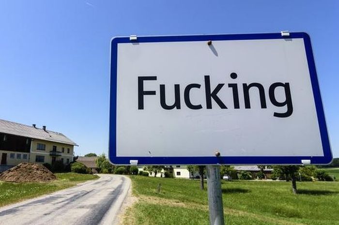 Palang nama desa fucking di Austria
