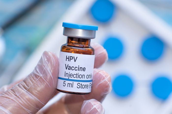 Pemberian vaksin HPV sebagai cara mencegah kanker serviks
