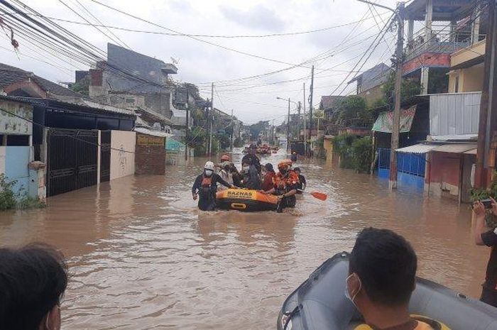 Banjir Pertama di Tahun 2022, Kali Bekasi Meluap Sebabkan 8 Kelurahan