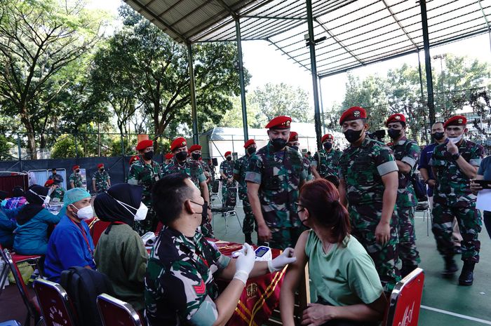 Peringati Hut 70 Kopassus Gelar Vaksin Booster Bagi Prajurit Keluarga