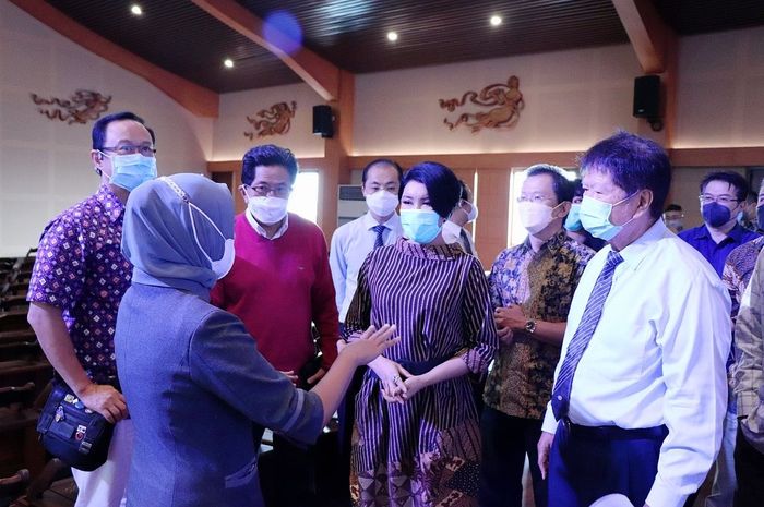 Ketua Apindo Jabar Ning Wahyu Astutik saat berkunjung ke Yayasan Buddha Tzu Chi Bandung