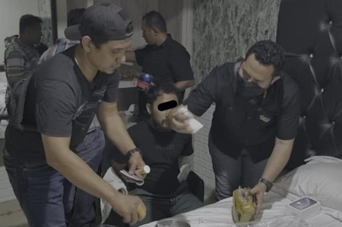 Satuan Reserse (Satres) Narkoba Polrestabes Medan menangkap seorang sindikat narkoba jaringan Sumut-Aceh, pada Rabu (22/6/22). 