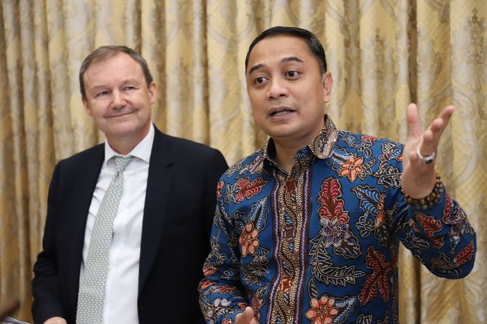 Wali Kota Eri Cahyadi bersama Wakil Duta Besar Inggris untuk Indonesia Rob Fenn saat di Balai Kota Surabaya, Selasa (28/06/2022)