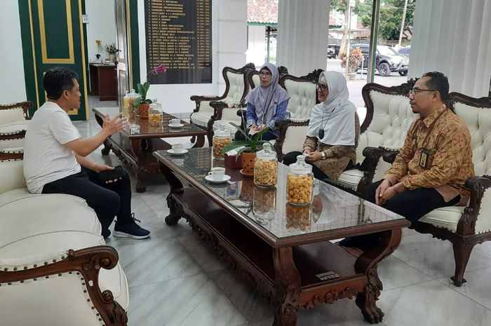 Bupati Wonosobo dalam sambutannya ketika menerima kunjungan kerja Plh. Kepala Kantor Wilayah DJP Jawa Tengah II Lindawaty di Pendopo Bupati Wonosobo (Selasa, 28/6).