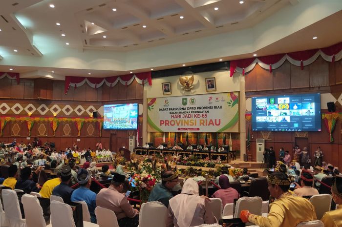 DPRD Provinsi Riau menggelar rapat paripurna yang bertempat di Ruang Rapat Paripurna DPRD Riau, pada Selasa (09/08/2022).