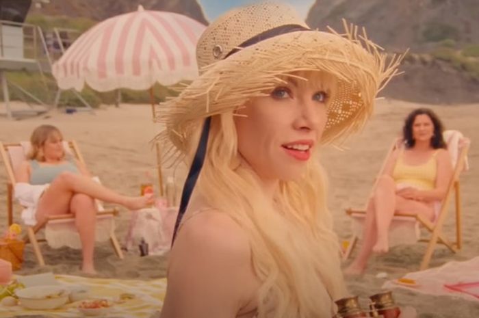 Lirik Lagu Beach House Carly Rae Jepsen Dengan Terjemahan Sonora Id