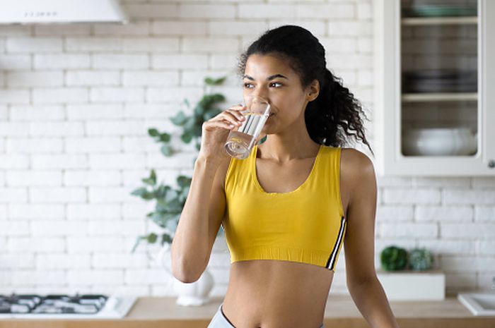 Kurangi Risiko Perut Buncit Dengan Minum Air Campuran Bahan Ini Di Pagi ...