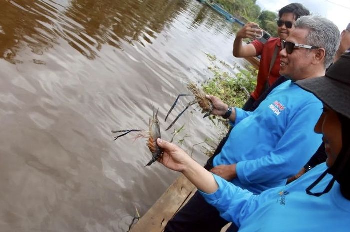 Lomba Memancing Udang Menanjak, di Sungai Berembang Desa Sungai Rengas, Kecamatan Sungai Kakap pada Minggu (30/10) kemarin.