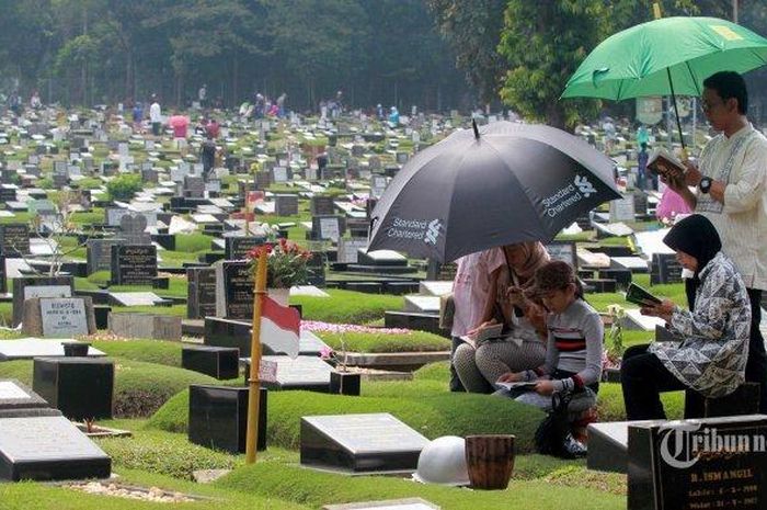 Doa Ziarah Kubur untuk Orang Tua Beserta Adab Ziarah Sesuai Sunnah