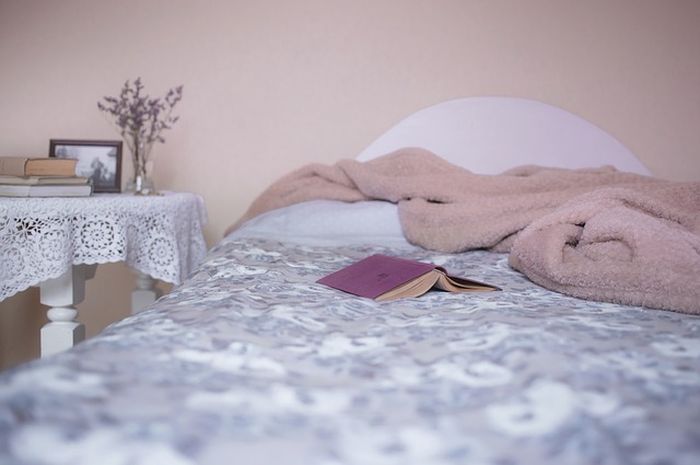 Ilustrasi warna cat kamar tidur yang menenangkan