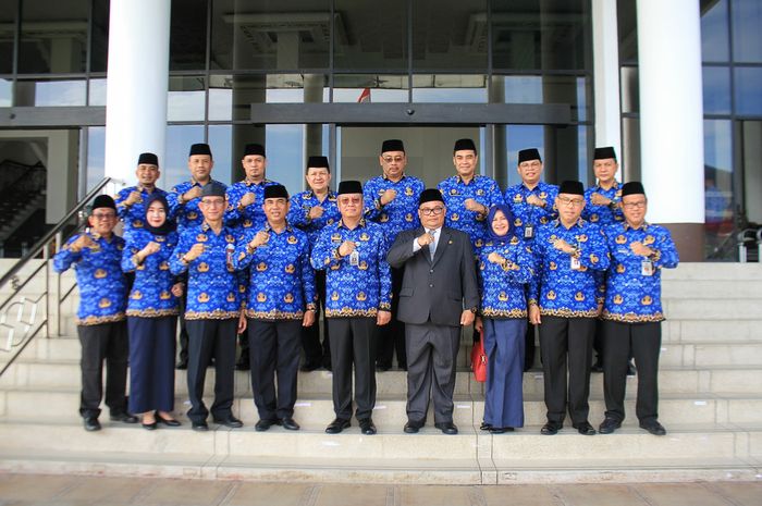 Foto bersama usai Upacara Peringatan Hari Jadi ke-51 Korps Pegawai Republik Indonesia, Selasa (29/11).