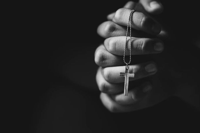 Lirik Lagu Malam Kudus Versi Gereja Katolik dan Gereja Kristen - Sonora.id