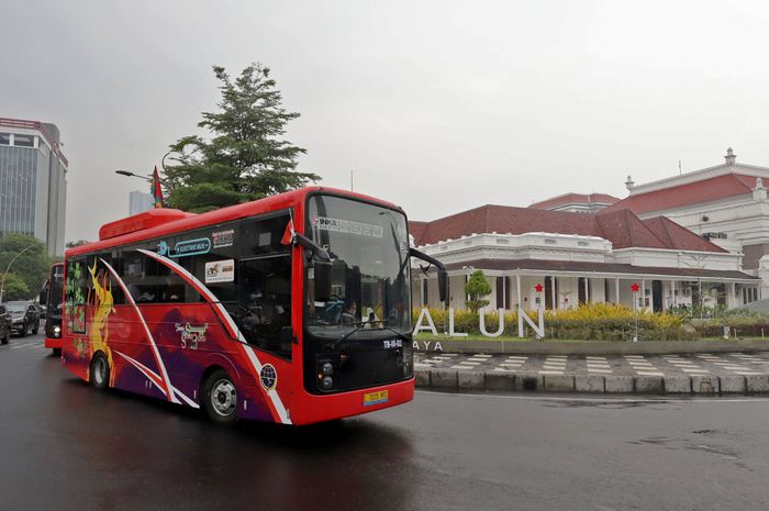 17 Bus Listrik Trans Semanggi Suroboyo Telah Beroperasi Di Surabaya ...