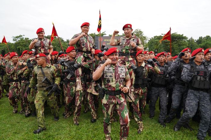 Panglima TNI Laksamana Yudo Margono Terima Brevet Komando Baret Merah ...