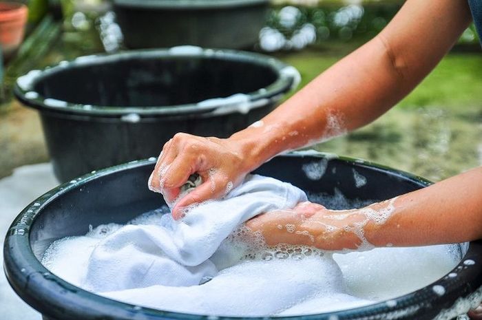  Cara Menghilangkan Noda Detergen Pada Pakaian