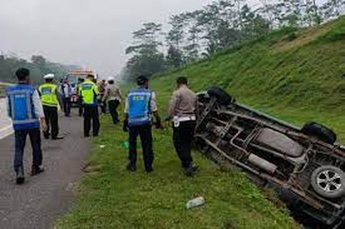 Ban Mobil Pecah, 4 Warga Klaten Tewas di Tol Solo-Semarang