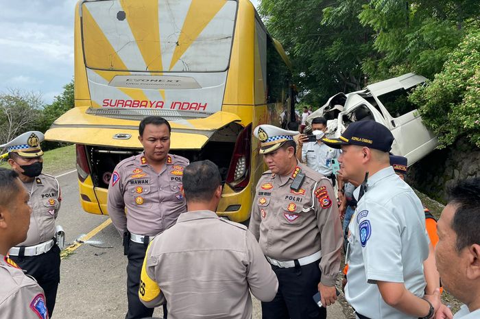Jasa Raharja dan Polisi sinergi dalam penanganan kecelakaan bus di Sumbawa Barat
