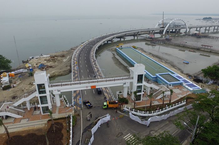 Wisata Air Mancur Menari Jembatan Suroboyo