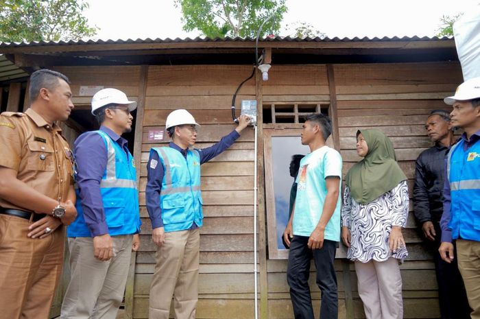 3.024 Warga Dapat Bantuan Pasang Listrik Dari Donasi Pegawai PLN ...