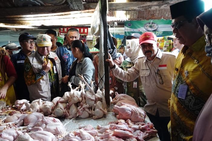 Sidak Ke Pasar Tradisional, Gubernur Kalsel Lega Harga Bahan Pokok ...