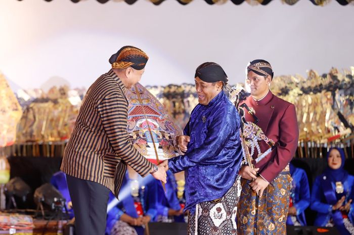 TNI AU Gelar Malam Budaya Wayang Kulit dengan Lakon Gatotkaca Lahir