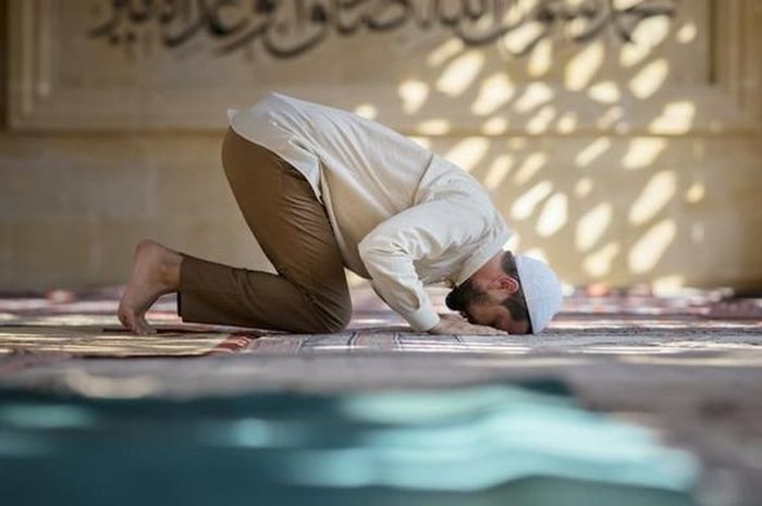 Pengertian Sujud Tilawah: Hukum, Tata Cara dan Doa - Sonora.id