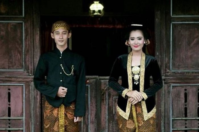 8 Pakaian Adat Jawa Tengah untuk Laki-laki dan Perempuan, Lengkap