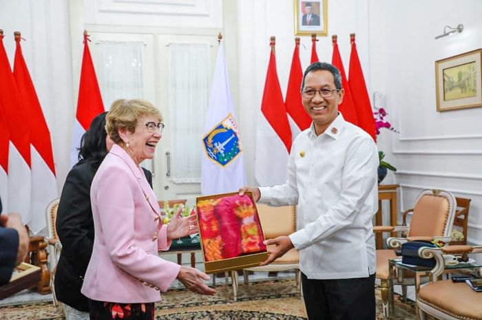 Pj. Gubernur DKI Jakarta menerima kunjungan Gubernur New South Wales, Australia, Margaret Beazley di Balaikota Jakarta, Kamis (25/52023)