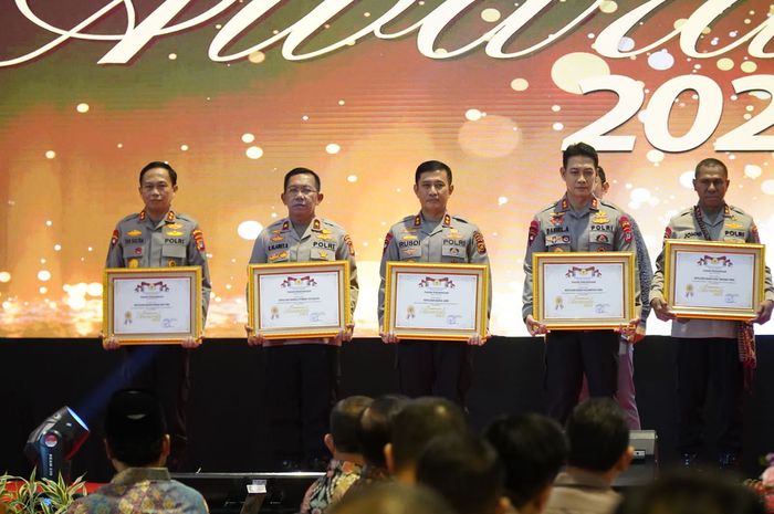 Polda DIY Mendapatkan Penghargaan Kompolnas Awards 2023 - Sonora.id