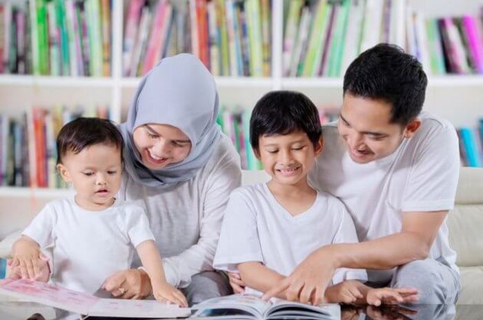 6 Contoh Dialog Bahasa Jawa Anak Dan Orang Tua Berbagai Tema - Sonora.id