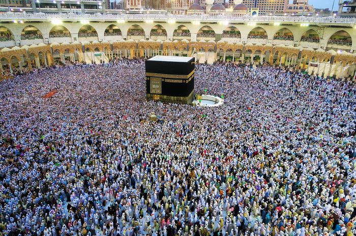 Teks Bacaan Doa Minum Air Zamzam Menurut Sunah Nabi - Arab Latin