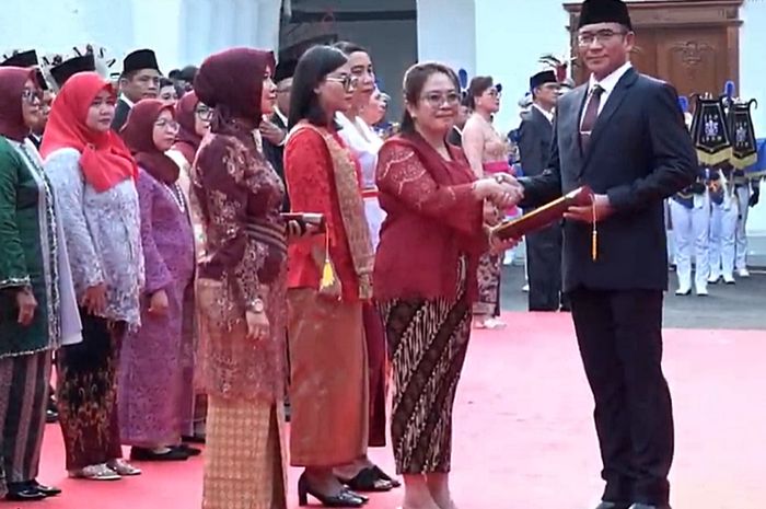 KPU RI Lantik Anggota Pada 87 KPU Kabupaten/Kota Di 9 Provinsi Di ...