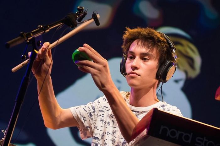 Lirik dan Terjemahan Lagu Witness Me - Jacob Collier ft Shawn Mendes